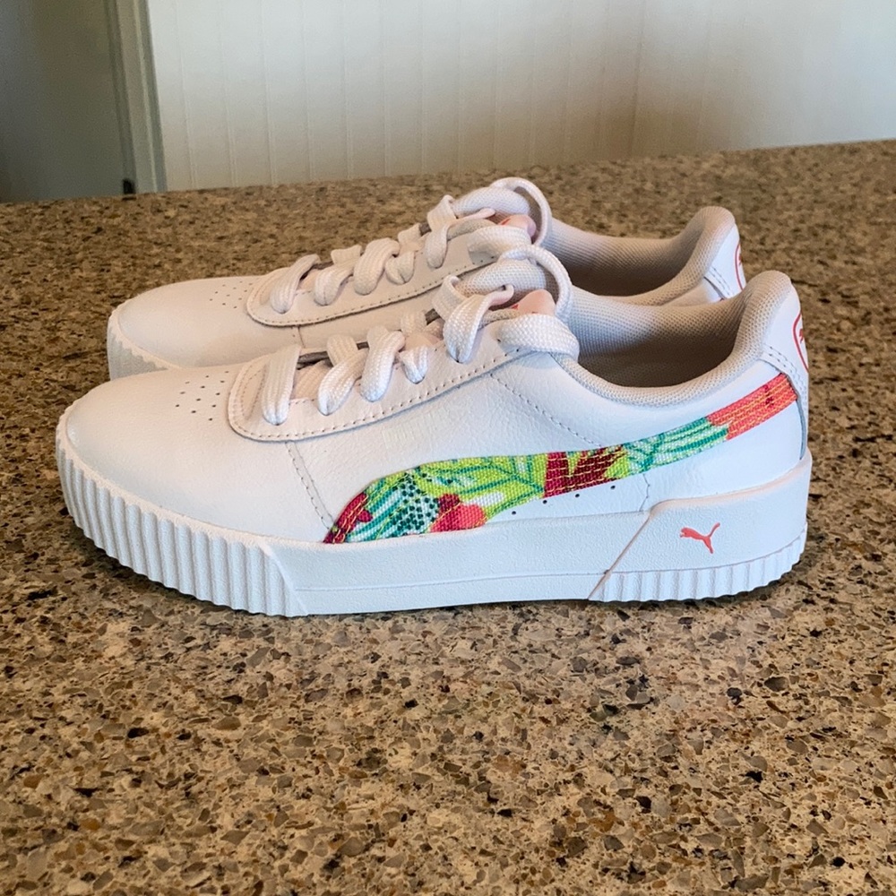 Size 5.5 Women’s PUMA Carina Floral Sneakers NWOT